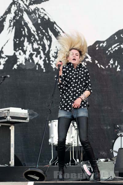 THE KILLS - 2018-06-24 - PARIS - Hippodrome de Longchamp - Paris - Alison Nicole Mosshart